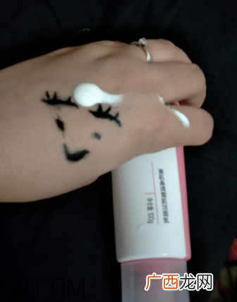 瓷肌晶透雪肌洁面乳可以卸妆吗？清洁力如何？