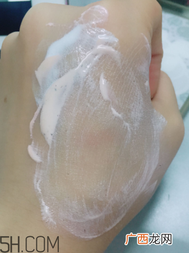瓷肌晶透雪肌洁面乳可以卸妆吗？清洁力如何？