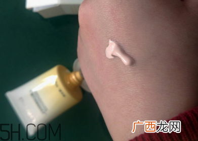 瓷肌矿物CC霜油不油?瓷肌矿物CC霜适合什么肤质?