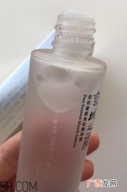 京城之霜神仙水含酒精吗？适合脆弱敏感肌吗？