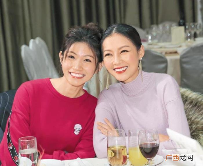 何润东晒与妻子出游照 何润东真实身高