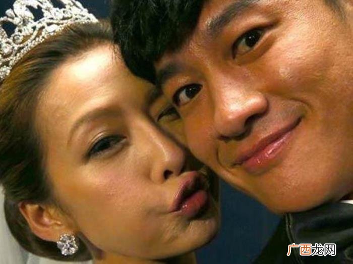 何润东晒与妻子出游照 何润东真实身高