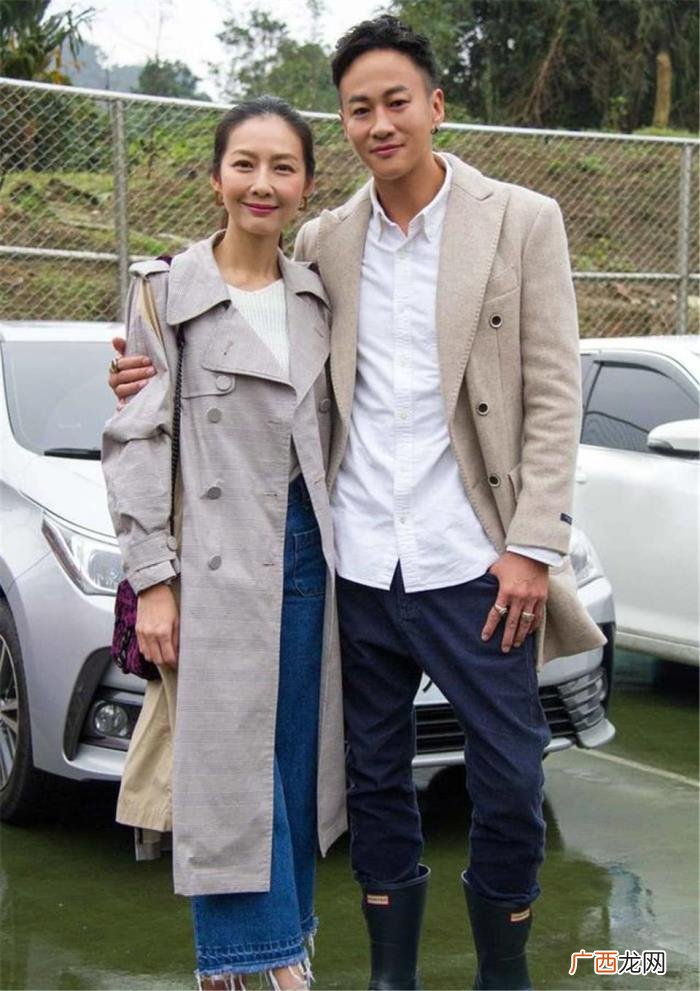 何润东晒与妻子出游照 何润东真实身高