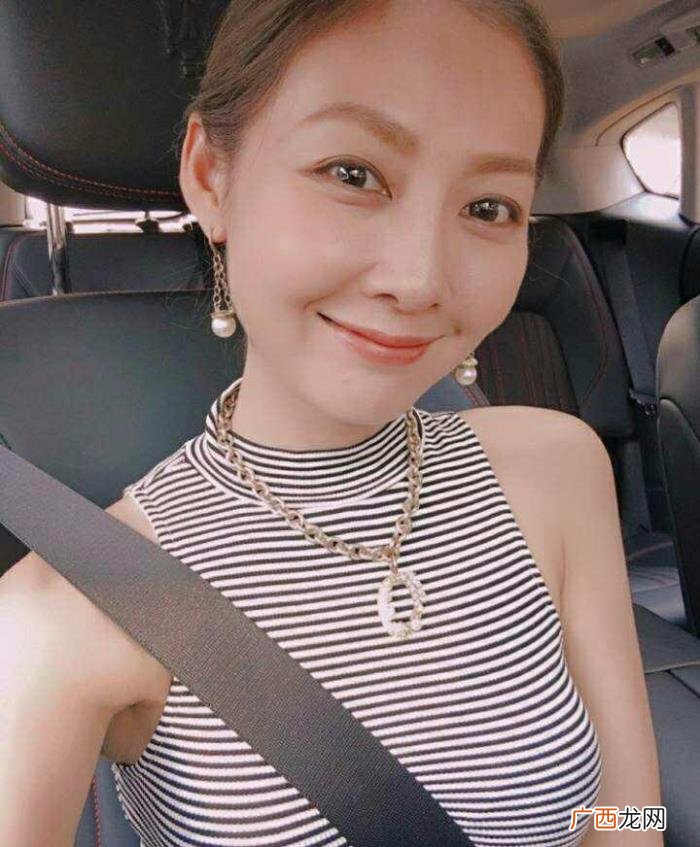 何润东晒与妻子出游照 何润东真实身高