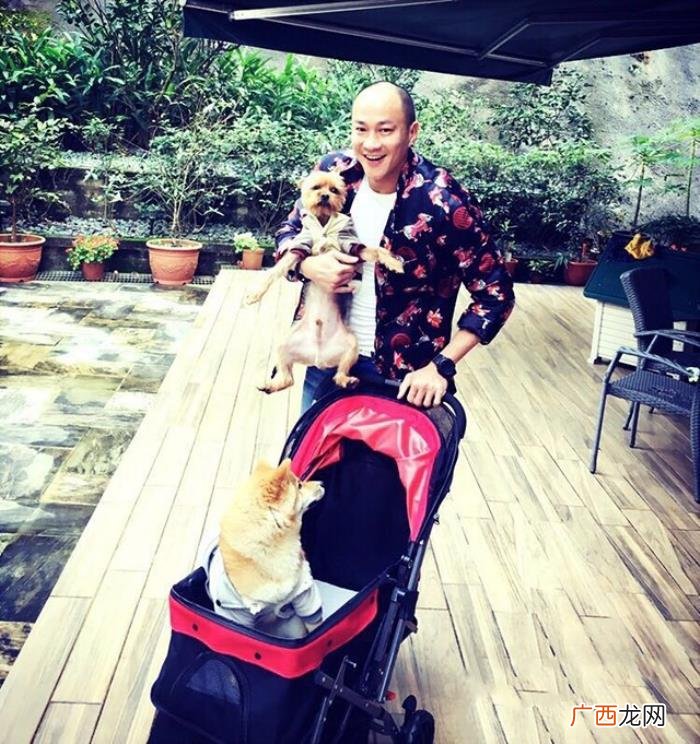 何润东晒与妻子出游照 何润东真实身高
