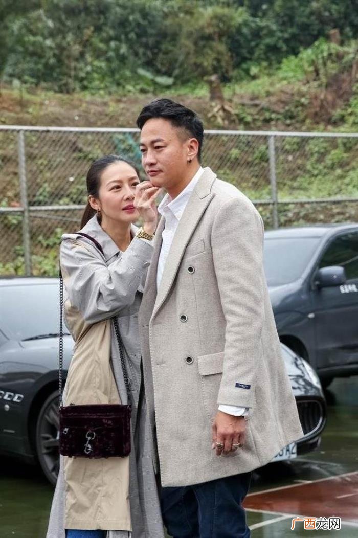 何润东晒与妻子出游照 何润东真实身高