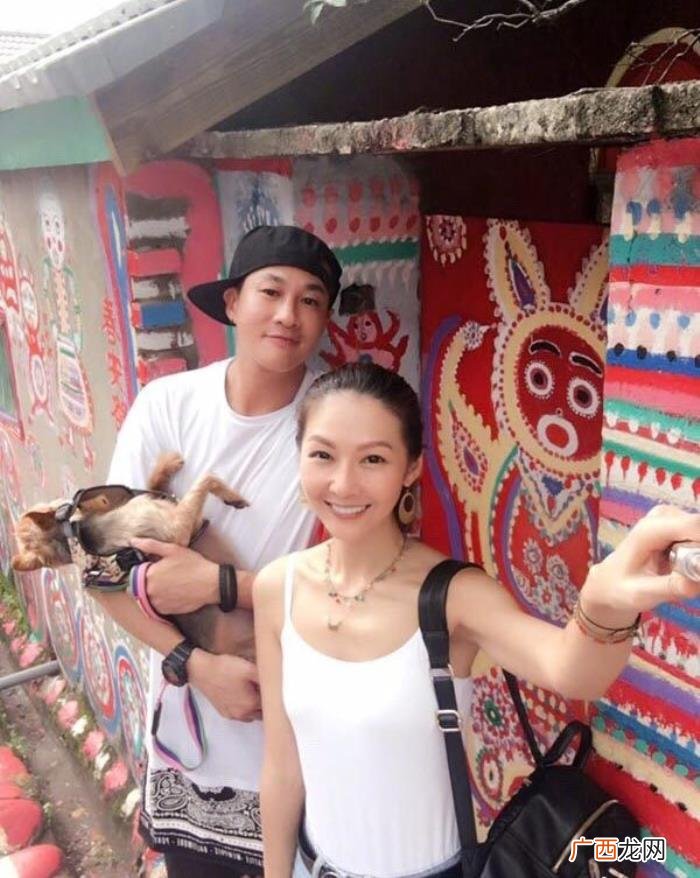 何润东晒与妻子出游照 何润东真实身高