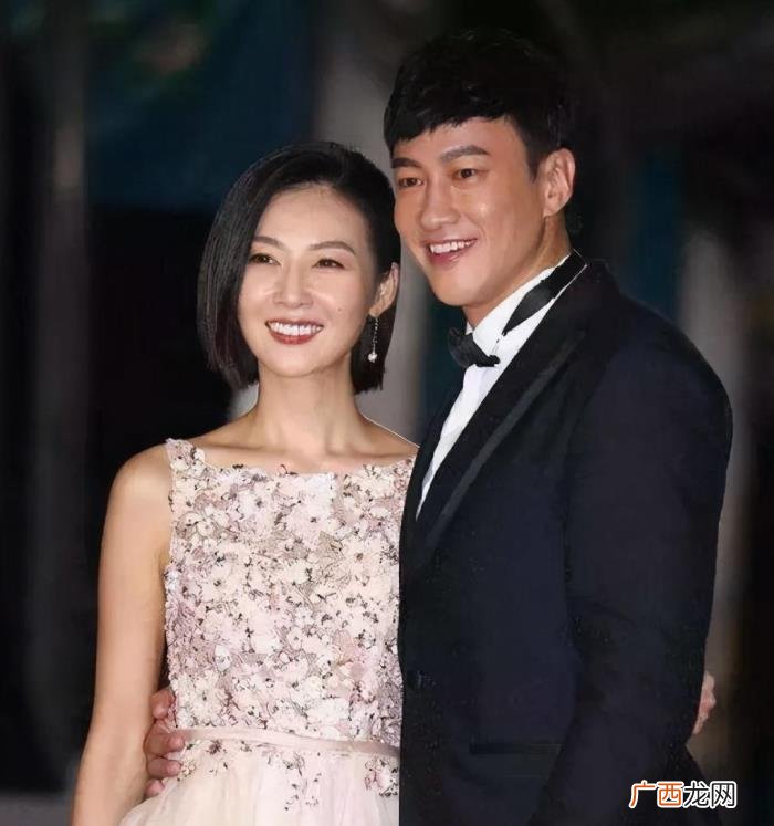 何润东晒与妻子出游照 何润东真实身高