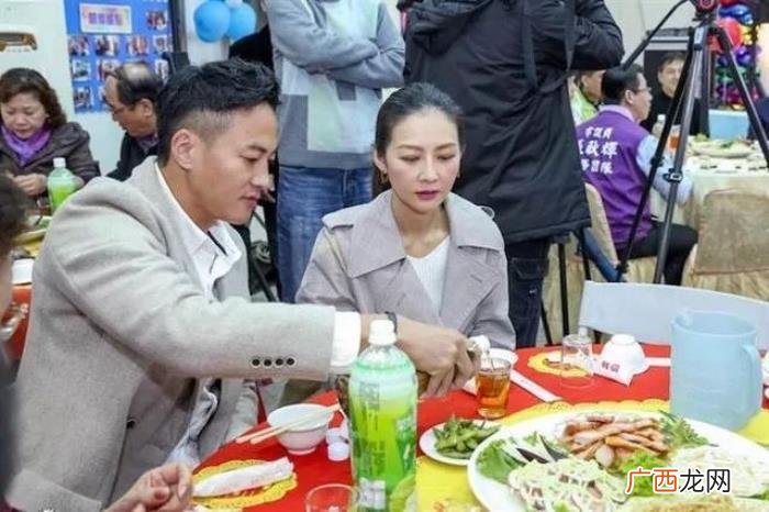 何润东晒与妻子出游照 何润东真实身高