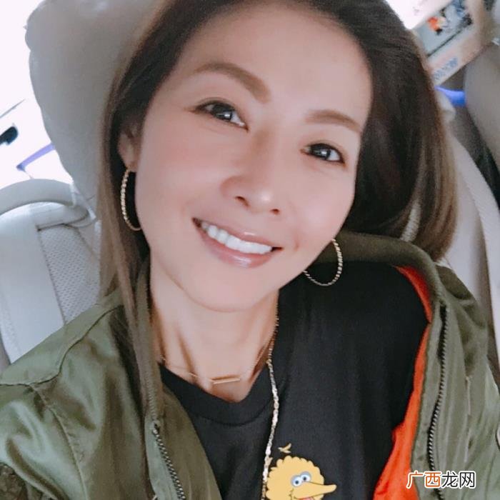 何润东晒与妻子出游照 何润东真实身高