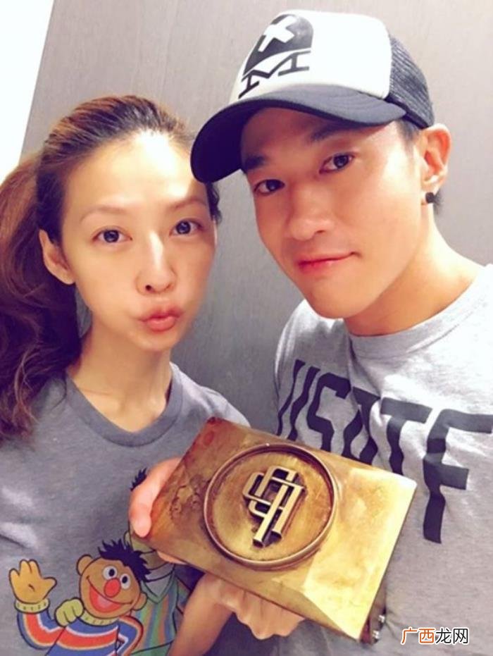 何润东晒与妻子出游照 何润东真实身高