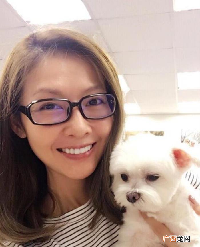 何润东晒与妻子出游照 何润东真实身高