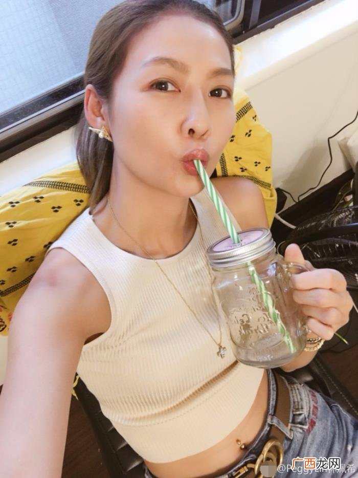 何润东晒与妻子出游照 何润东真实身高