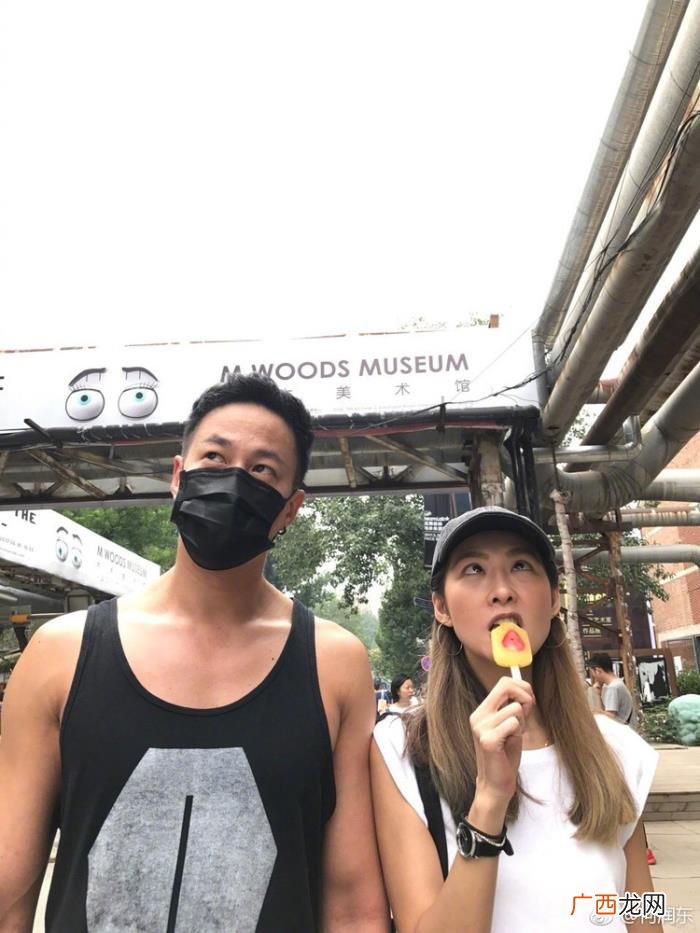 何润东晒与妻子出游照 何润东真实身高