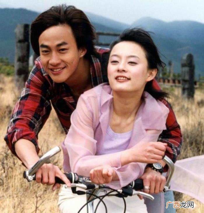 何润东晒与妻子出游照 何润东真实身高