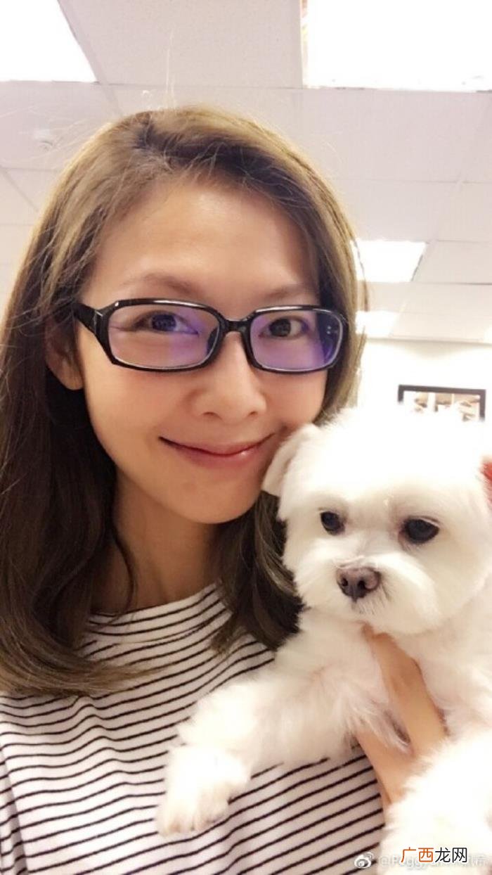 何润东晒与妻子出游照 何润东真实身高