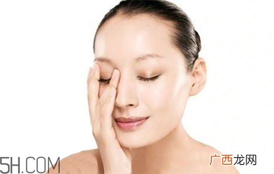 眼霜分几种？眼霜和眼部精华一样吗？