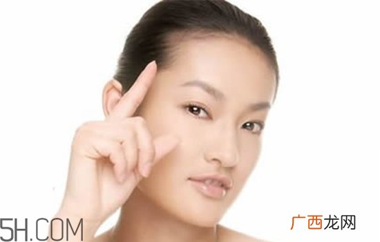 眼霜分几种？眼霜和眼部精华一样吗？