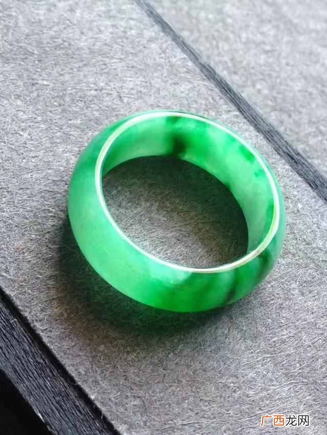女士适合带哪些饰品 女士带什么饰品好看