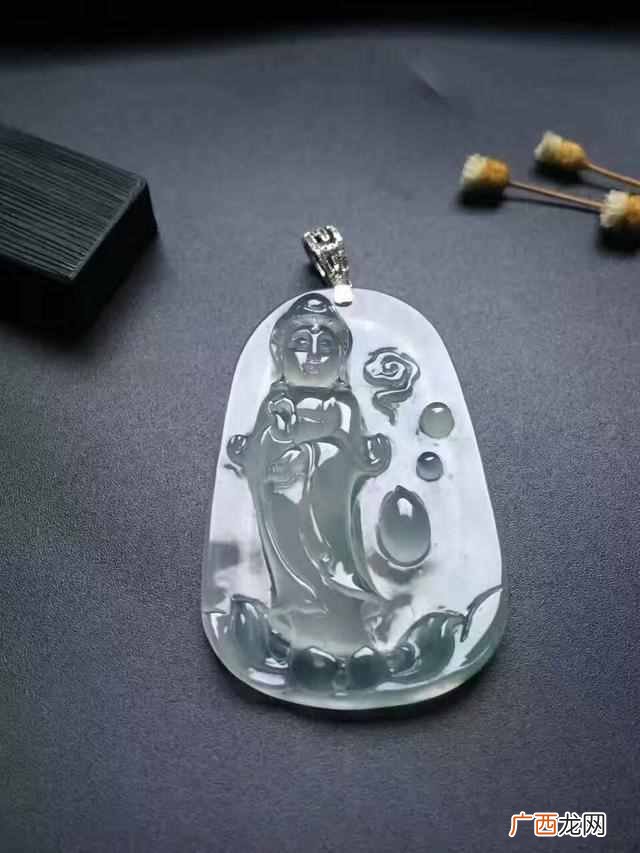 女士适合带哪些饰品 女士带什么饰品好看