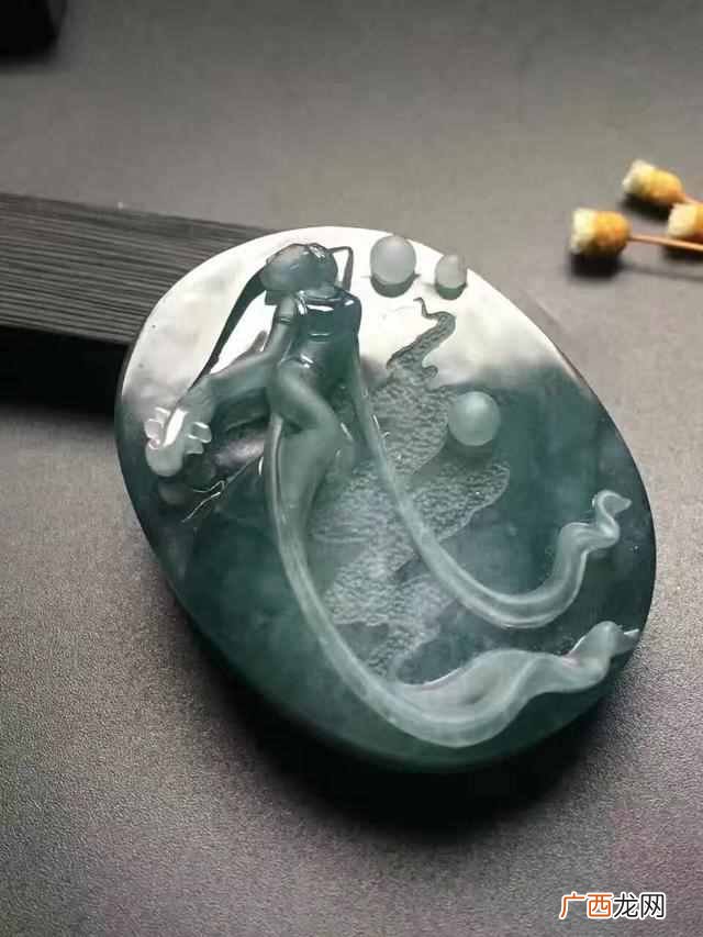 女士适合带哪些饰品 女士带什么饰品好看