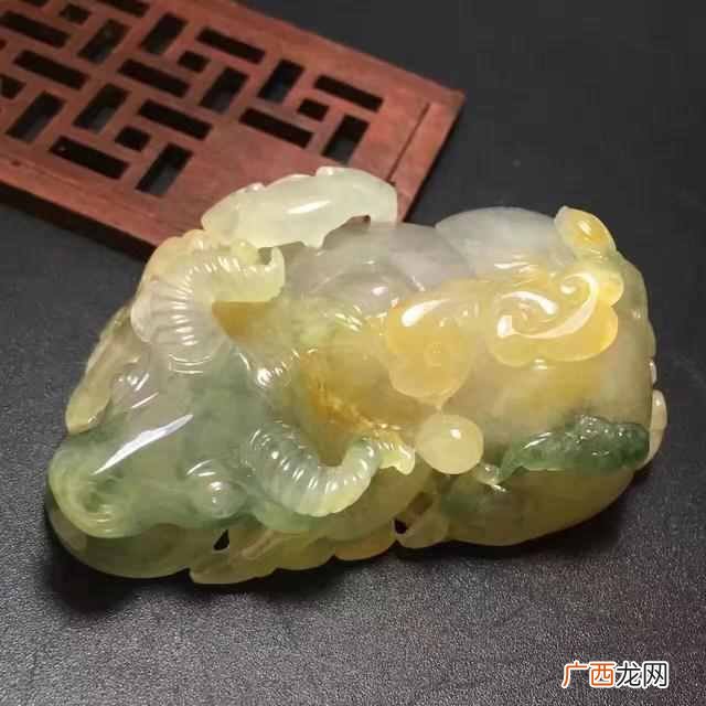 女士适合带哪些饰品 女士带什么饰品好看
