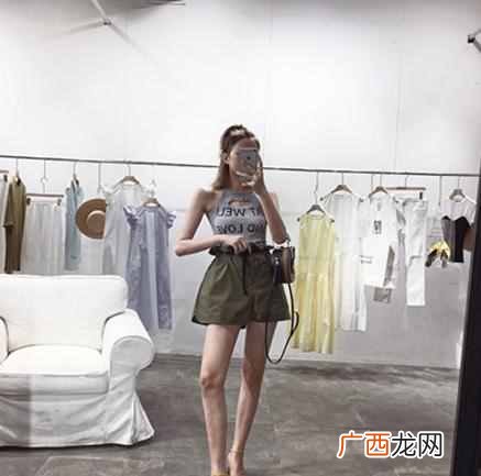 绿裤子的搭配什么上衣（女生绿裤子配什么上衣