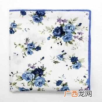 蓝色西装怎么穿搭好（什么场合适合穿蓝色西装