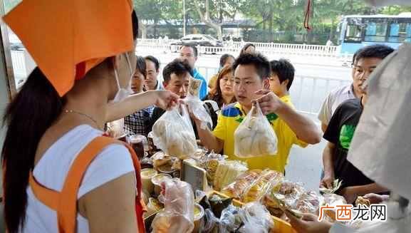 现在开什么店月收入能上万（开什么店好经营收