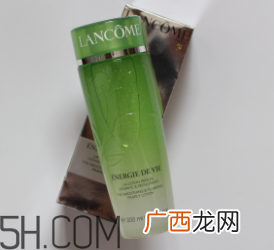 兰蔻水光润养美容液油不油？适合油皮吗？