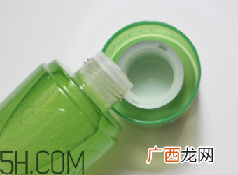 兰蔻水光润养美容液油不油？适合油皮吗？