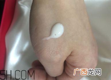 兰蔻美肤修护精华乳有刺激吗？适合敏感肌吗？