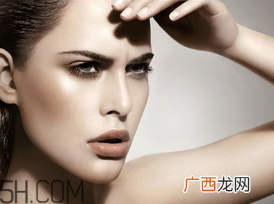 晚上用眼霜的最佳时间 使用眼霜注意事项