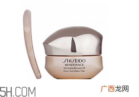晚上用眼霜的最佳时间 使用眼霜注意事项