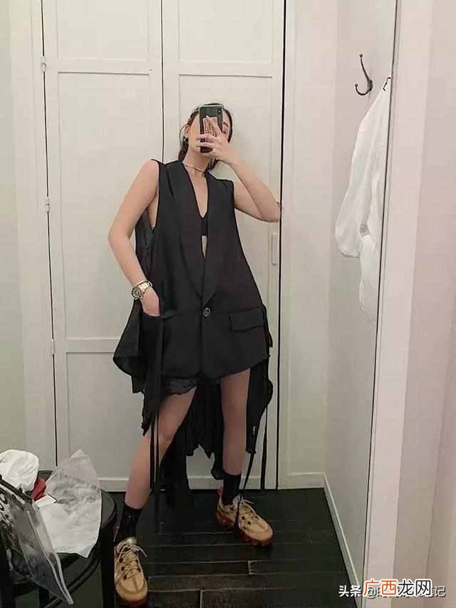 女生穿西服马甲搭配什么裤子好看（时髦西装马