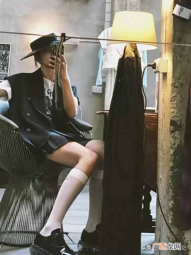 女生穿西服马甲搭配什么裤子好看（时髦西装马