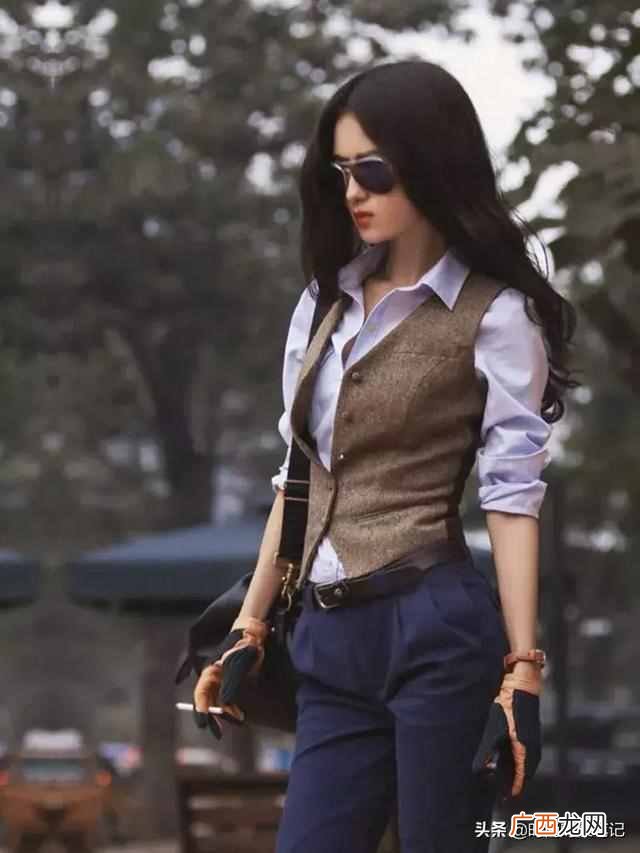 女生穿西服马甲搭配什么裤子好看（时髦西装马