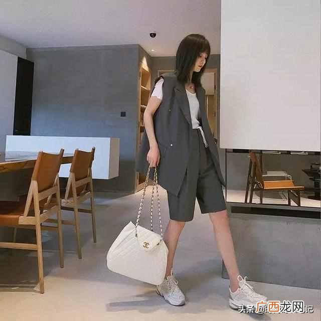 女生穿西服马甲搭配什么裤子好看（时髦西装马