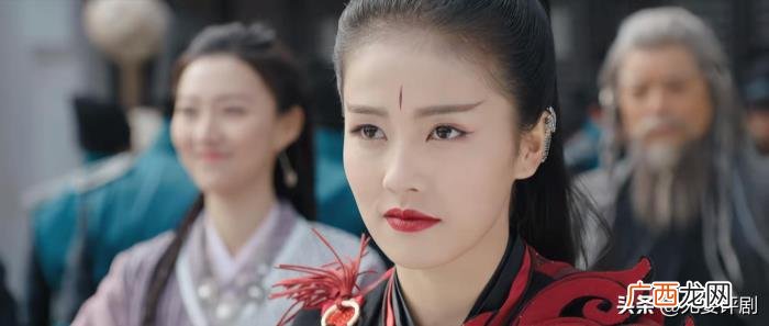 李一桐白鹿合作，为何李一桐的路人缘不如白鹿
