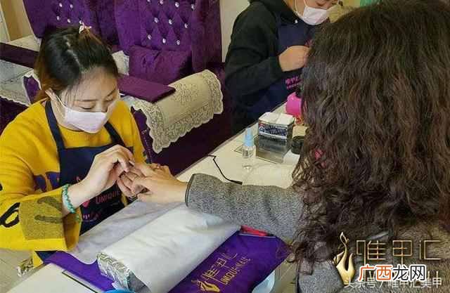 美甲加盟要注意什么意思（美甲店加盟还是自营