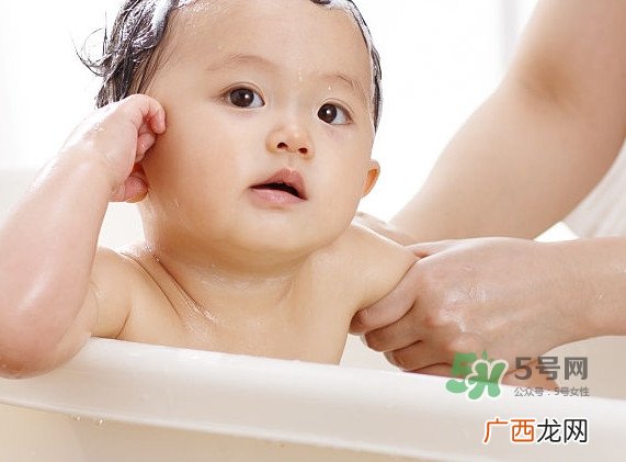 十滴水可以给宝宝洗澡吗？十滴水给婴儿洗澡用量
