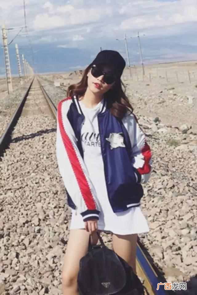 黑色棒球服的搭配什么裤子（搭配方法塑造潮流