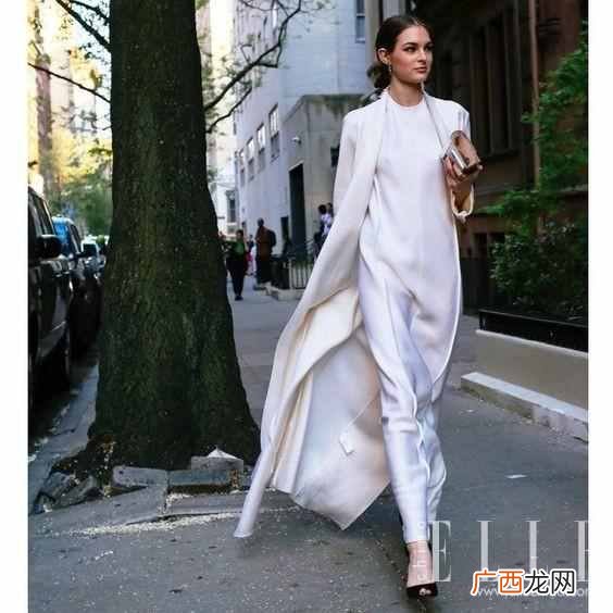 教你穿出优雅女神范 粉上衣白裤子配什么鞋