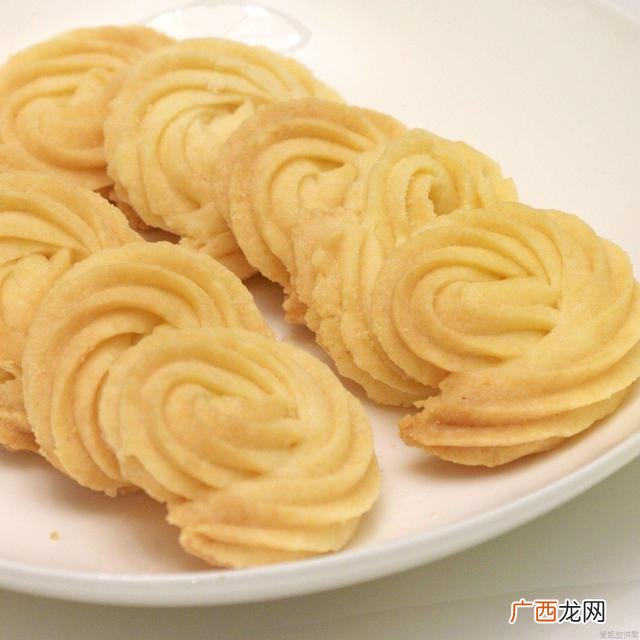 5.5休闲食品一斤赚多少 开零食店需要多少钱