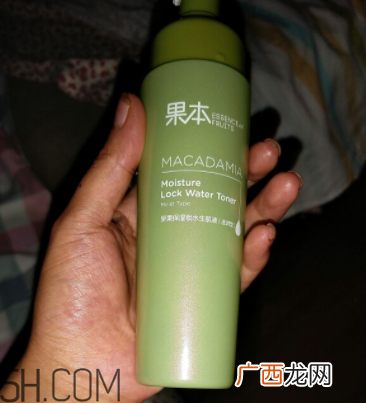 诗婷露雅生肌液滋润型适合轻熟肌吗？油不油？