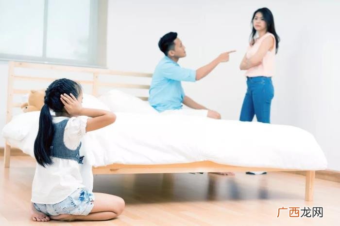 从小经历父母离婚的孩子 从小父母离异的女孩子
