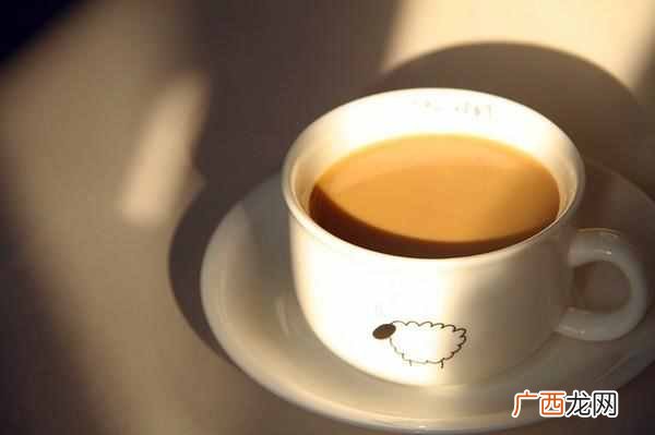 买奶茶主要机器什么名字（奶茶店全套设备及工