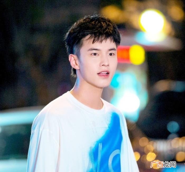 李溪芮和何与在现实是什么，李溪芮何与新剧甜到发齁