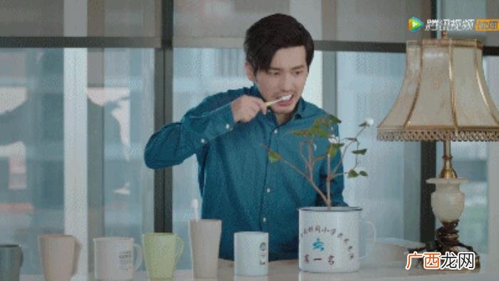 情敌逼我谈恋爱，所有情敌都在教男主谈恋爱