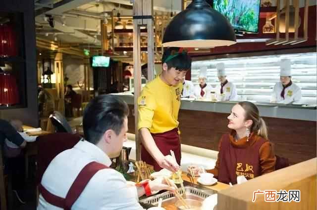 火锅店迎宾什么要求（火锅店迎宾主要工作职责